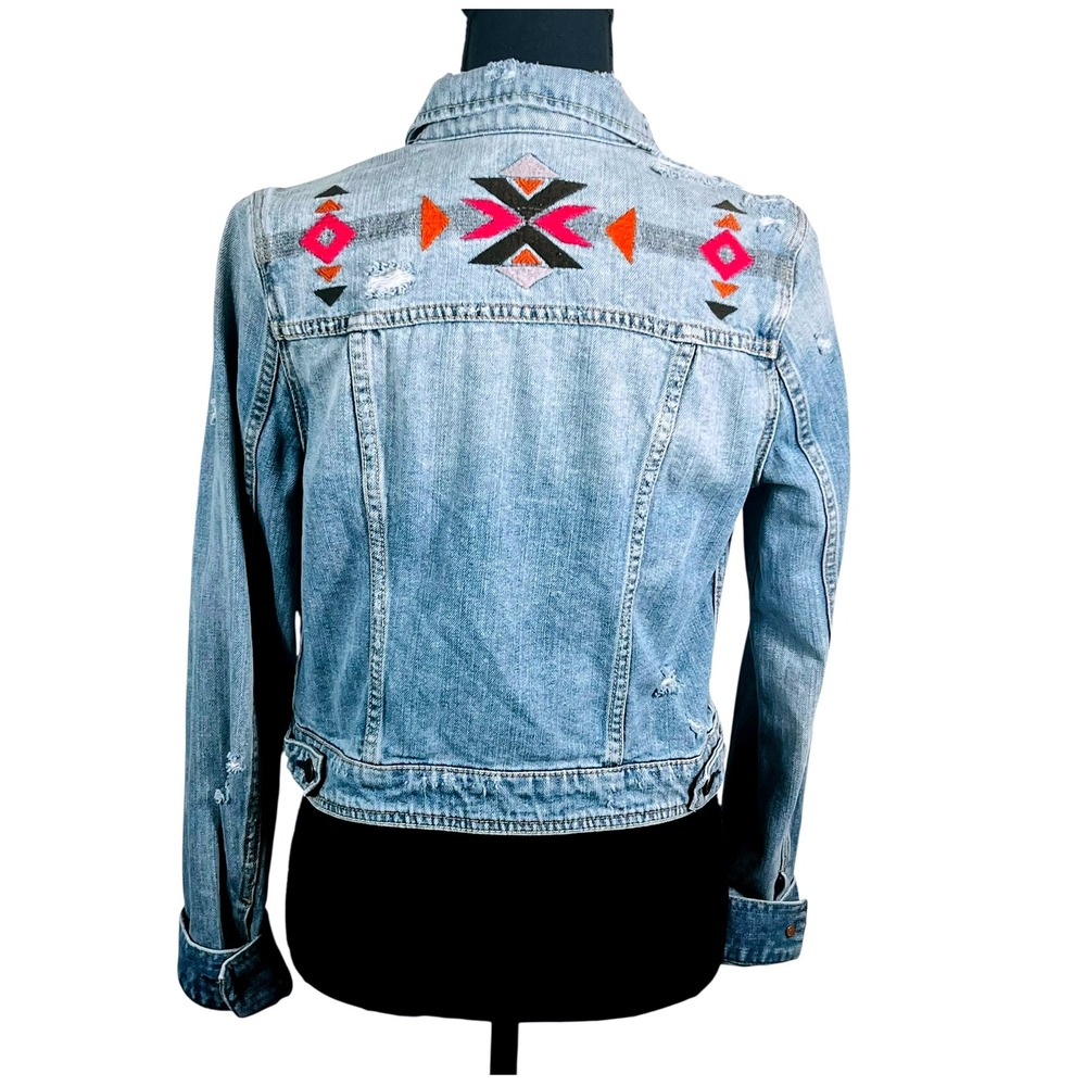 American Eagle Distressed Denim Jacket Aztec Embroidered Back Small Petite - Picture 3 of 10